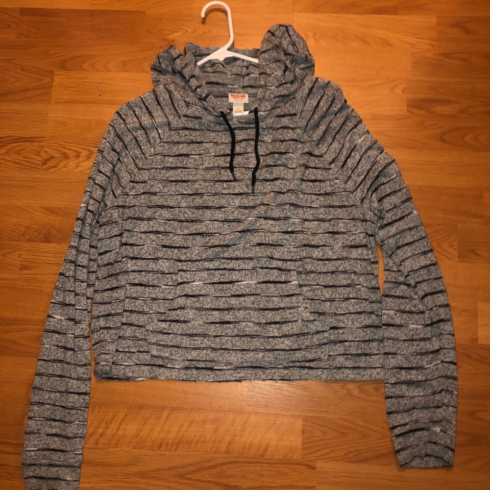 Comfortable sweater w hood